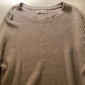 Gray Hollister Sweater in great condition size small